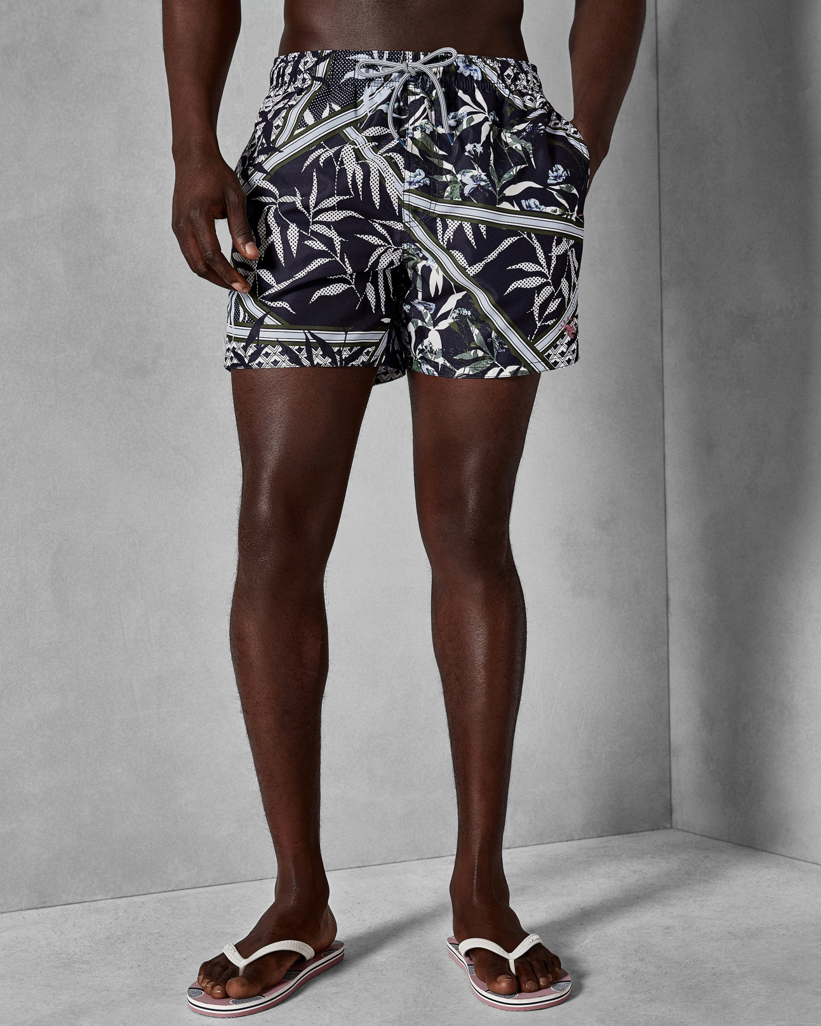 PLECOE Floral printed swim shorts